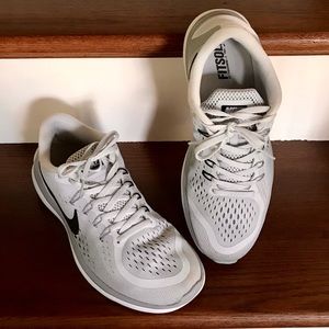 Nike Women’s Running Shoe - Flex 2017 Light Grey